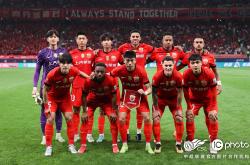 开云体育官网-包含中超比赛风云变幻，球队拼赛精神感动众人的词条