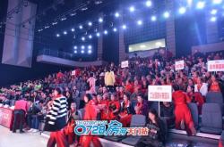 开云体育在线-场上硝烟四起，精彩比赛赢得观众掌声的简单介绍