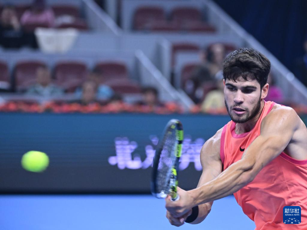 日本网球队翻盘西班牙网球队，阿尔卡拉斯绝境逆转的简单介绍